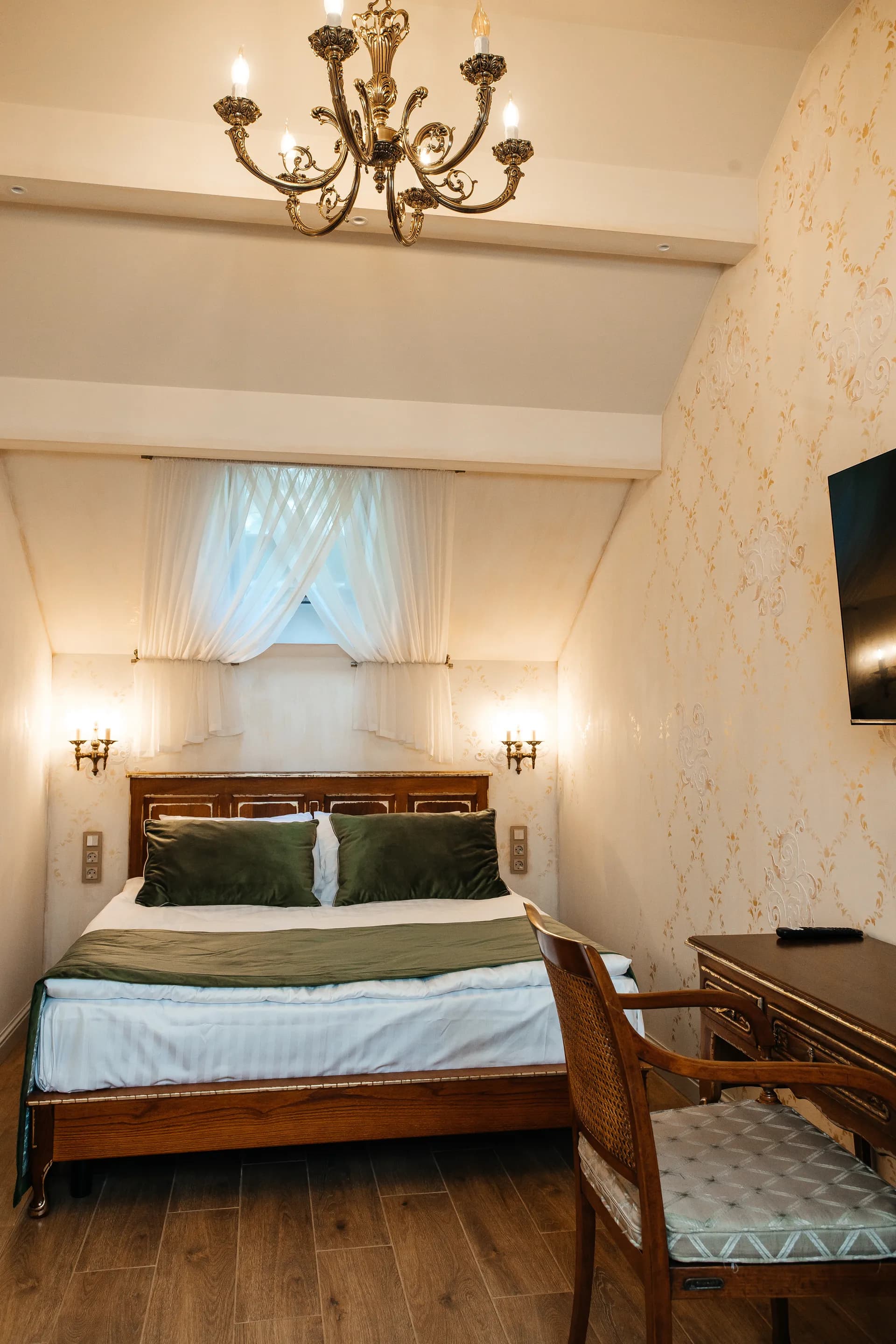 Altro Room Image by Moncastro