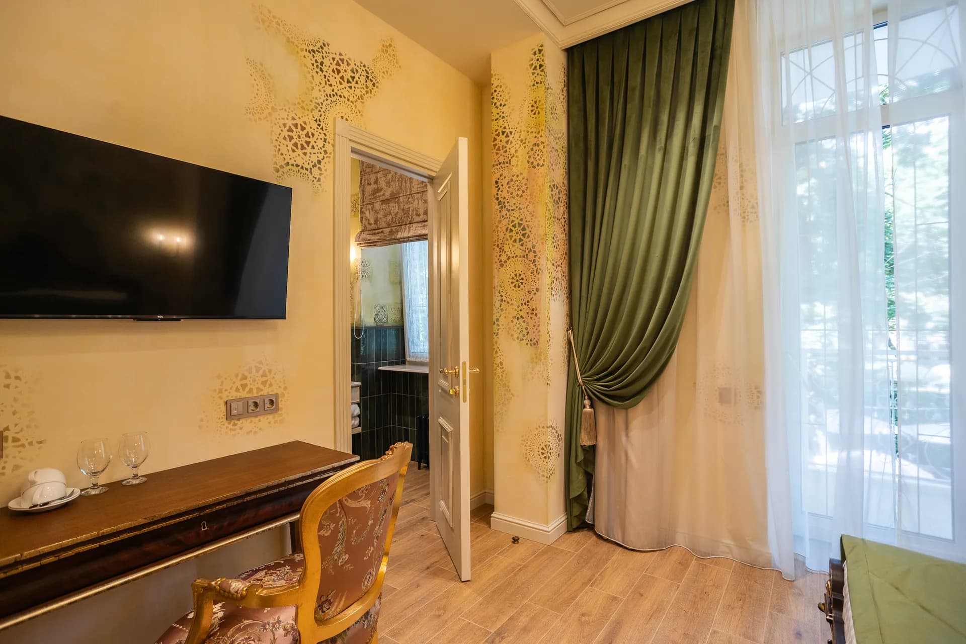Oliva Room Image by Moncastro