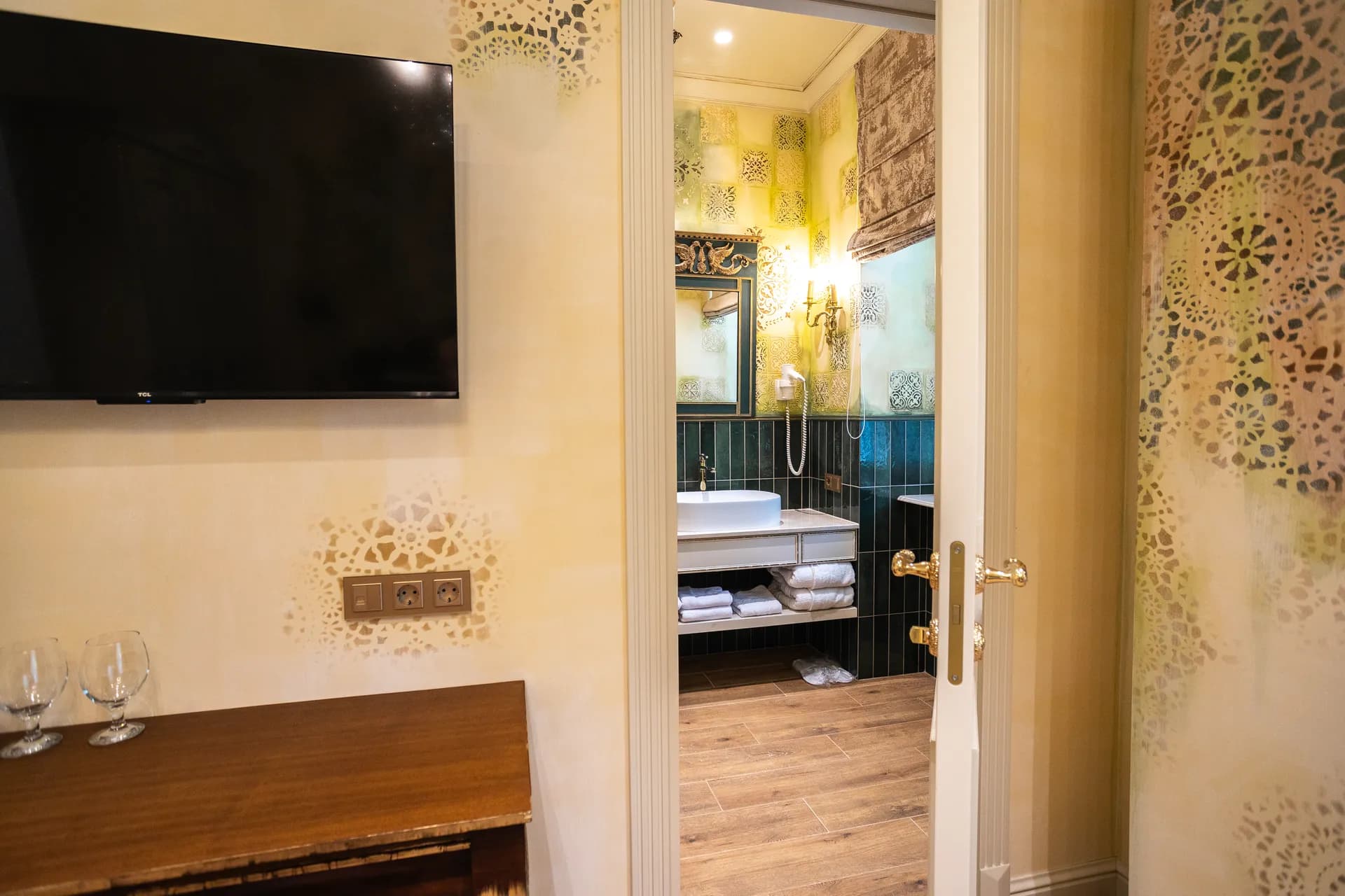 Oliva Room Image by Moncastro