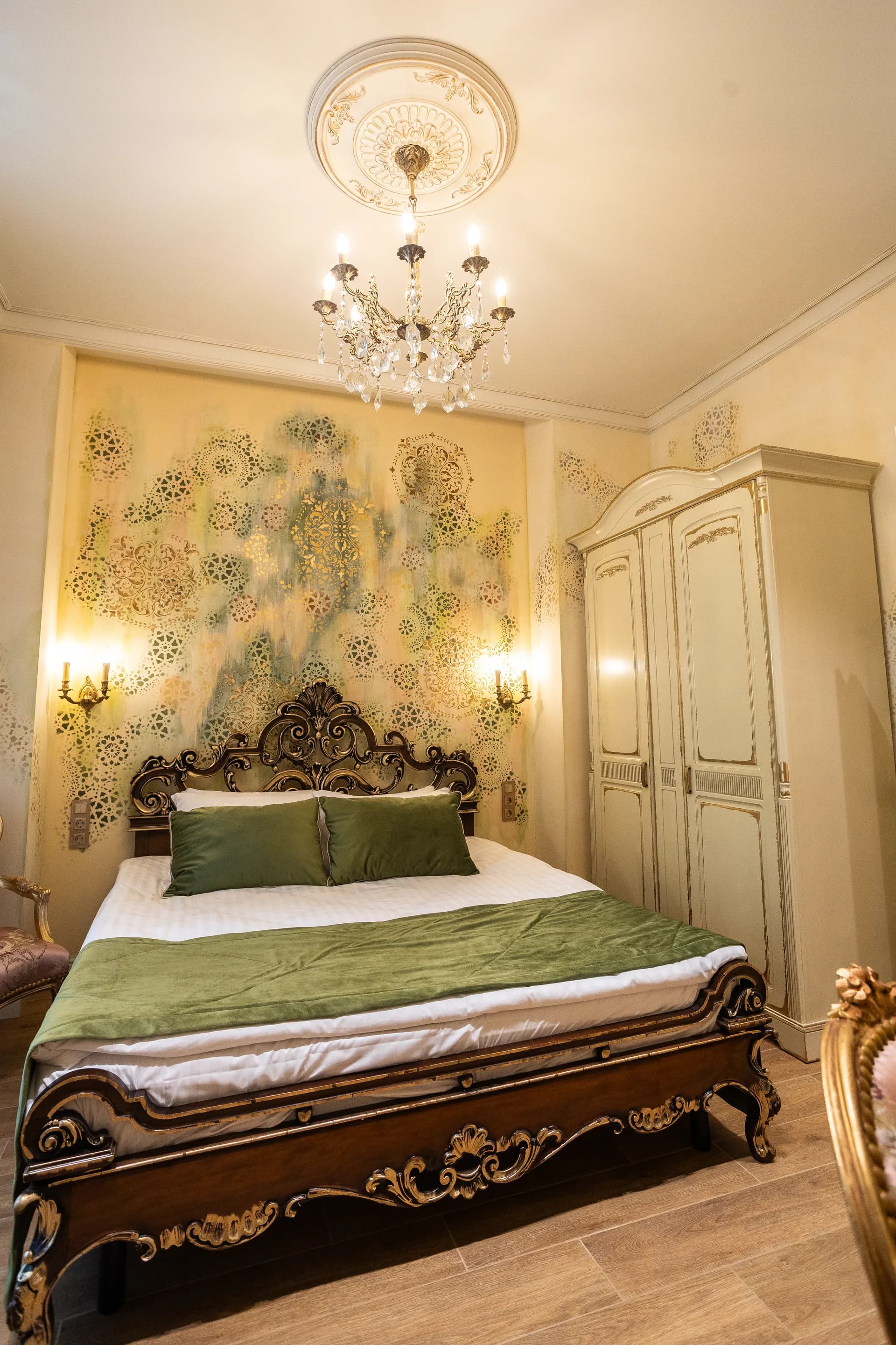 Oliva Room Image by Moncastro