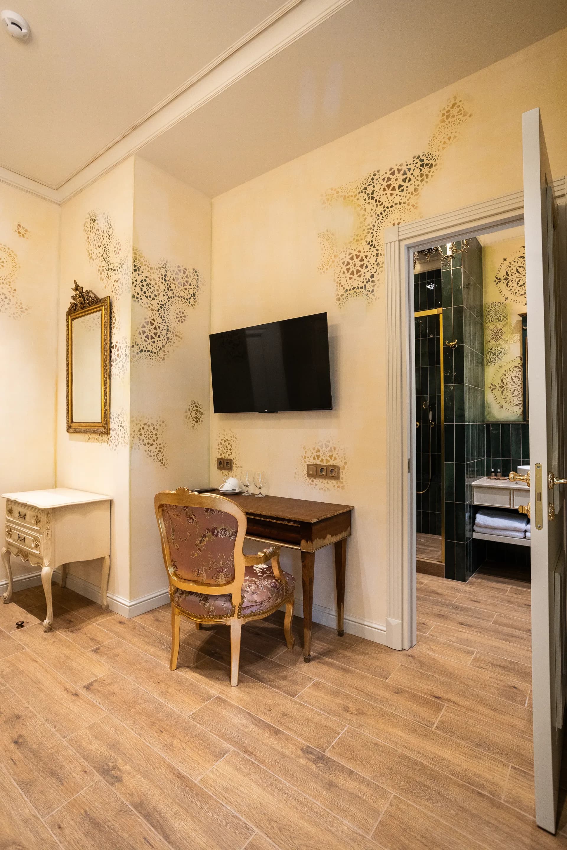 Oliva Room Image by Moncastro