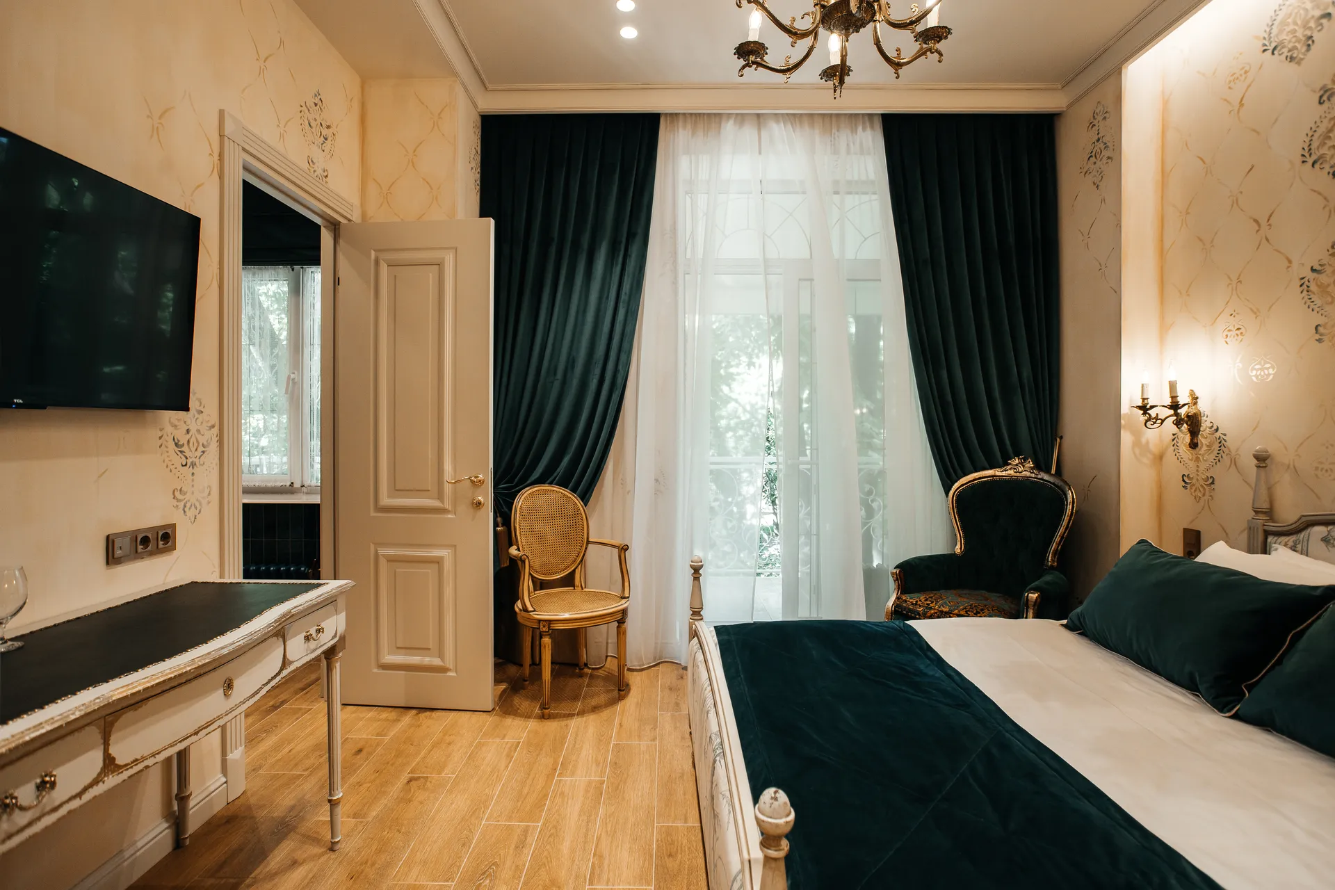 Verde Room Image by Moncastro